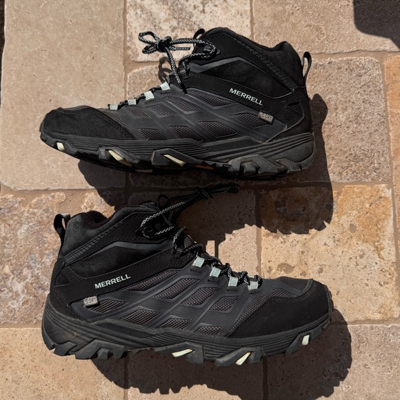 Merrell Woman’s Black and Gray Hiking Boots - Picture 1 of 4